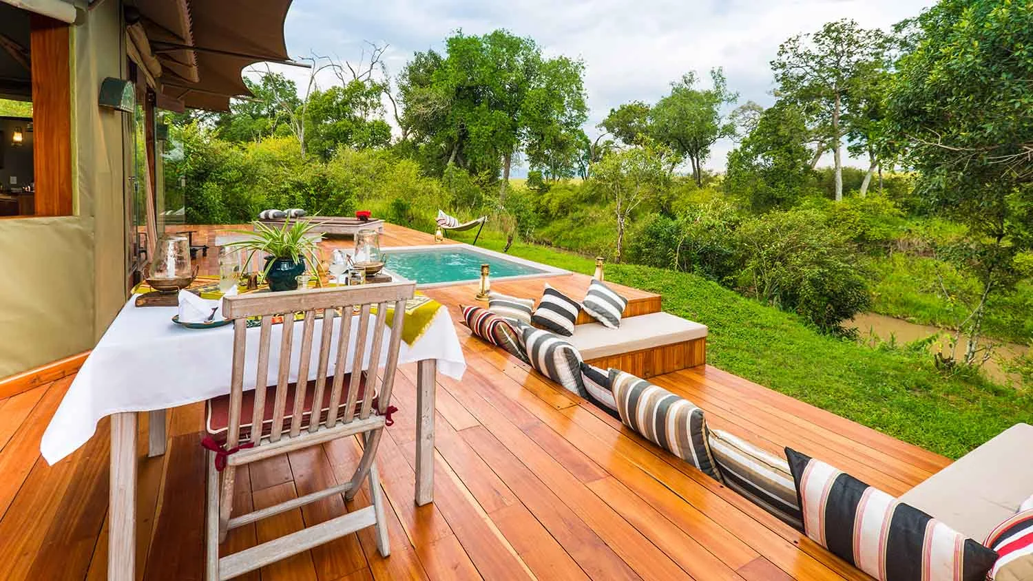 Room with a private plunge pool